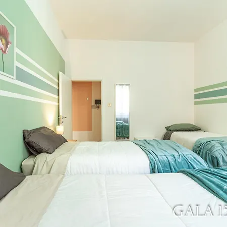 Апартаменты Galaxy 158 One Fiera With Free Parking Болонья