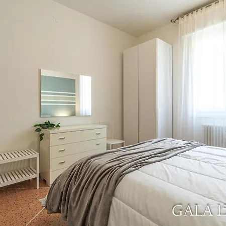 Galaxy 158 One Fiera With Free Parking Boloňa