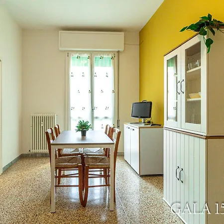 Galaxy 158 One Fiera With Free Parking *